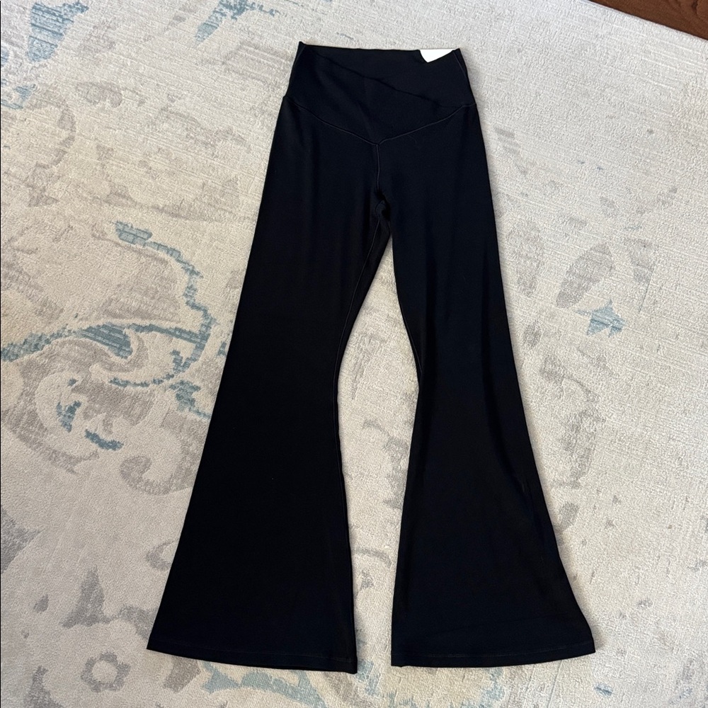 Aerie Black Hi-Rise Flare Leggings - Picture 7 of 8